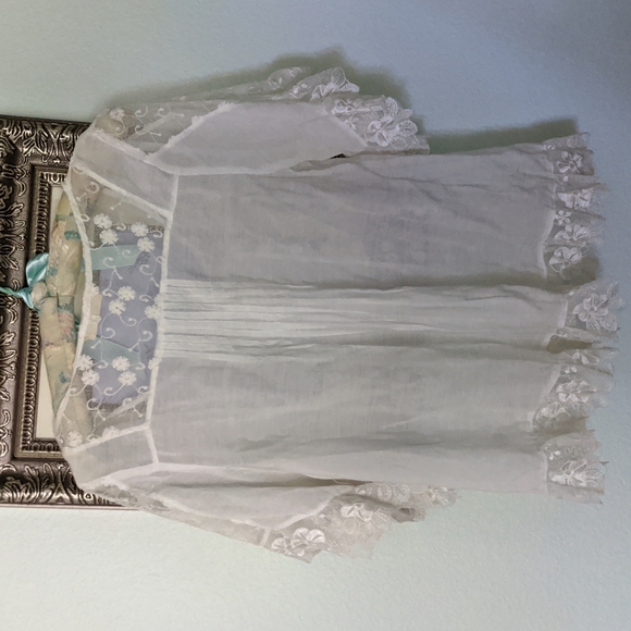 Sis sis Small, ivory lace short sleeve top - Picture 2 of 7